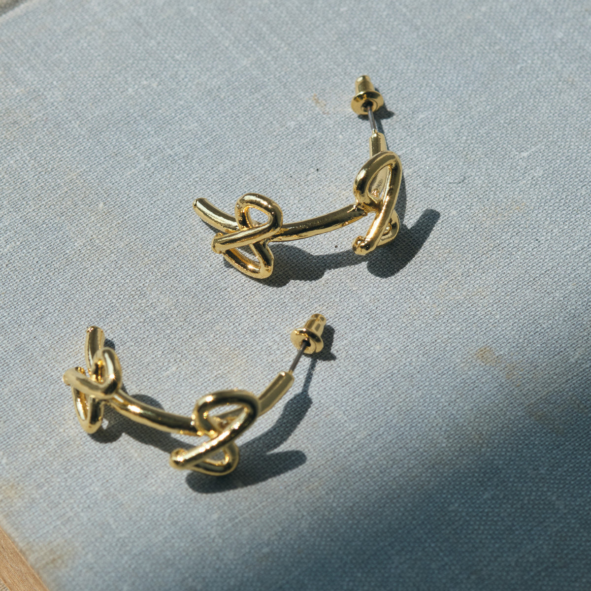 Ribboned Infinity Pierce / Earrings