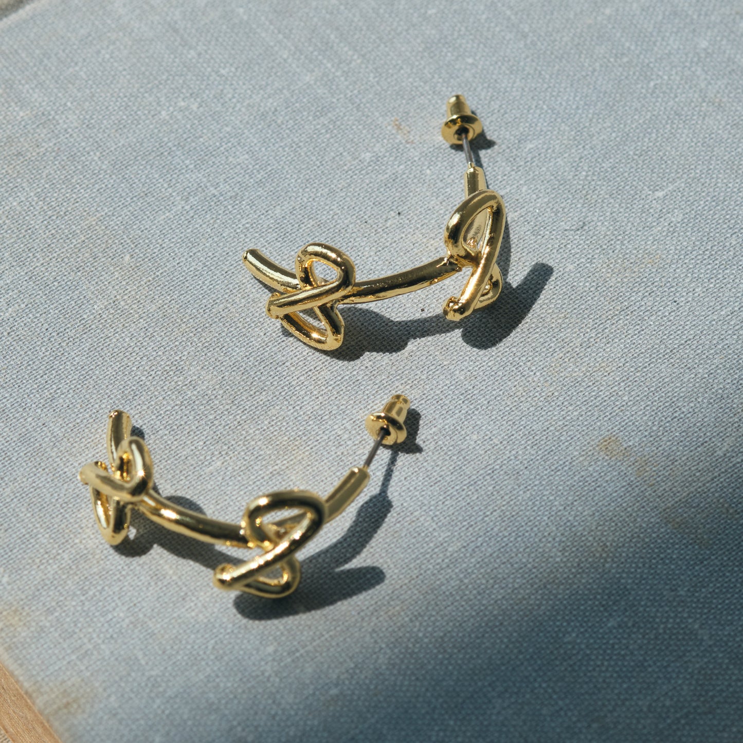 Ribboned Infinity Pierce / Earrings